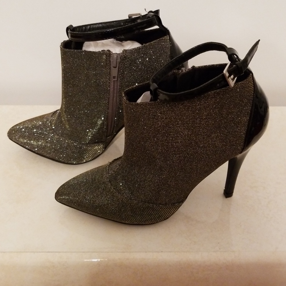 Shoes - Picture 2 of 8